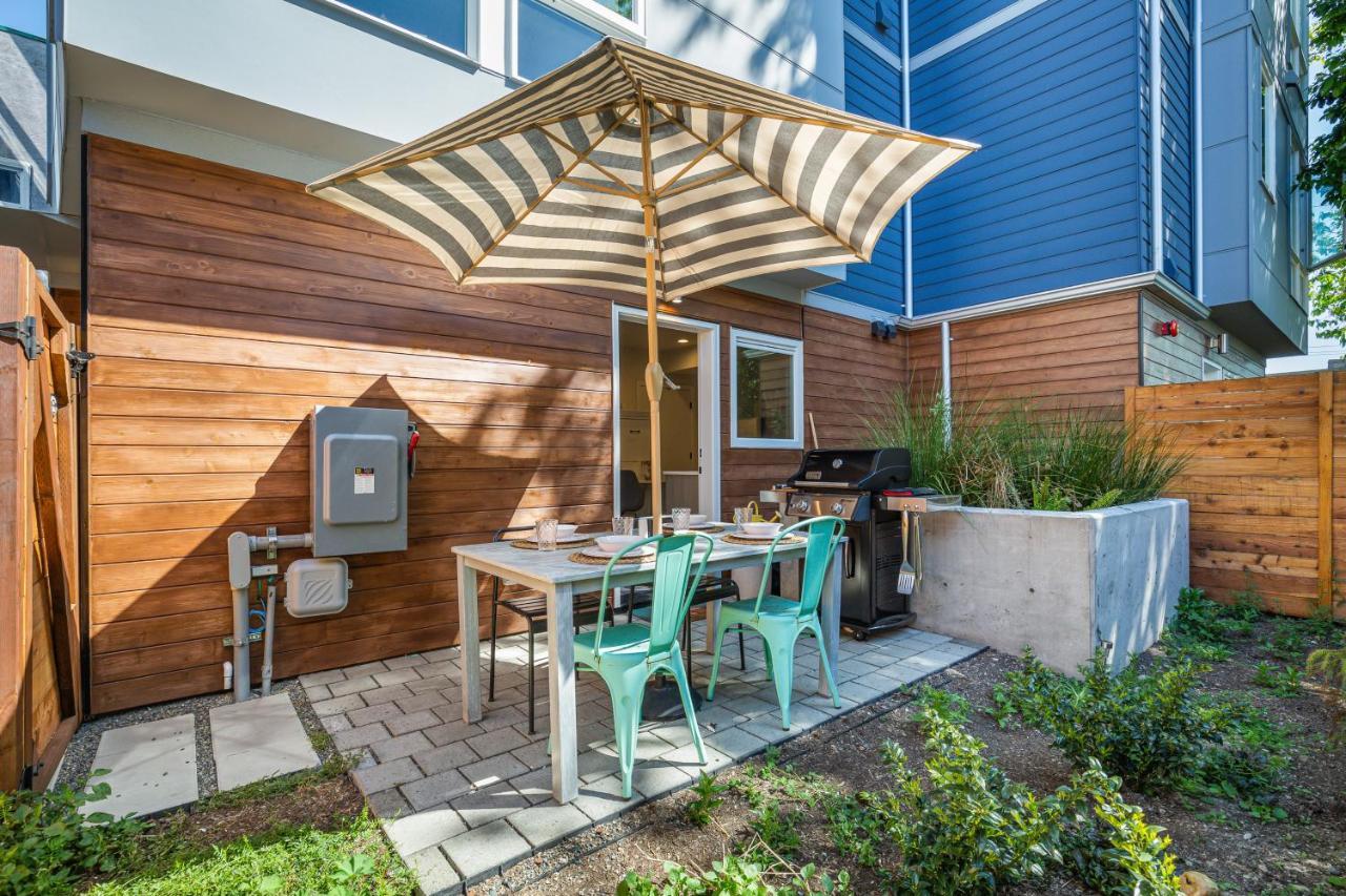 Rooftop Patio With Waterview, Private Garden & Grill 3Br 3Ba- Modern Cityscape Seattle Exterior photo